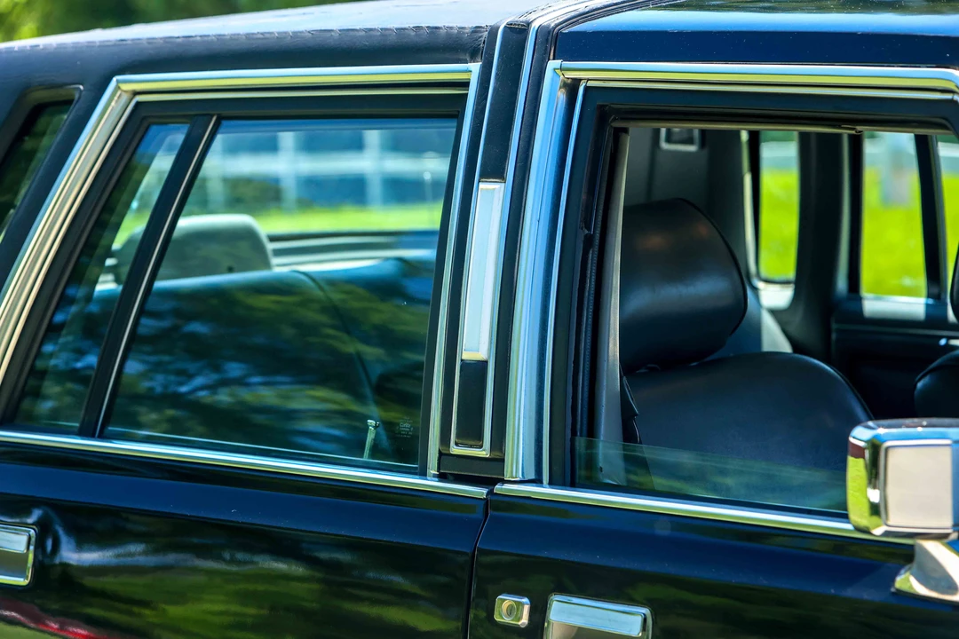 1987 Lincoln Town Car - Image 30 of 31