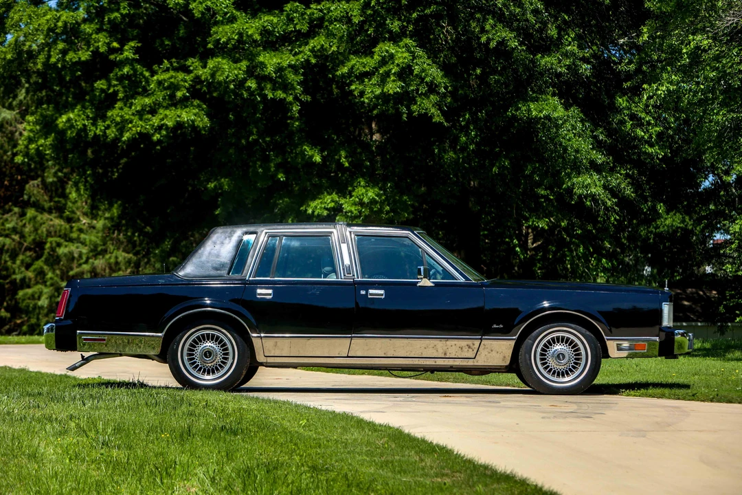 1987 Lincoln Town Car - Image 7 of 31