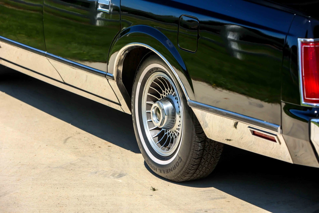 1987 Lincoln Town Car - Image 13 of 31