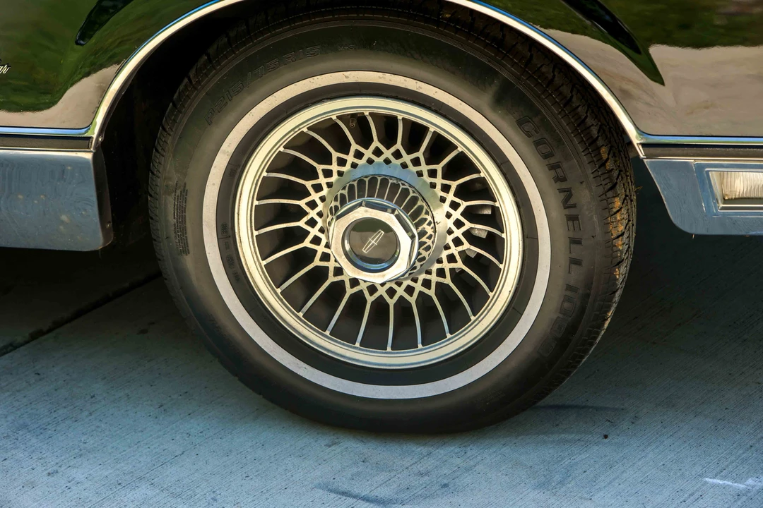 1987 Lincoln Town Car - Image 26 of 31