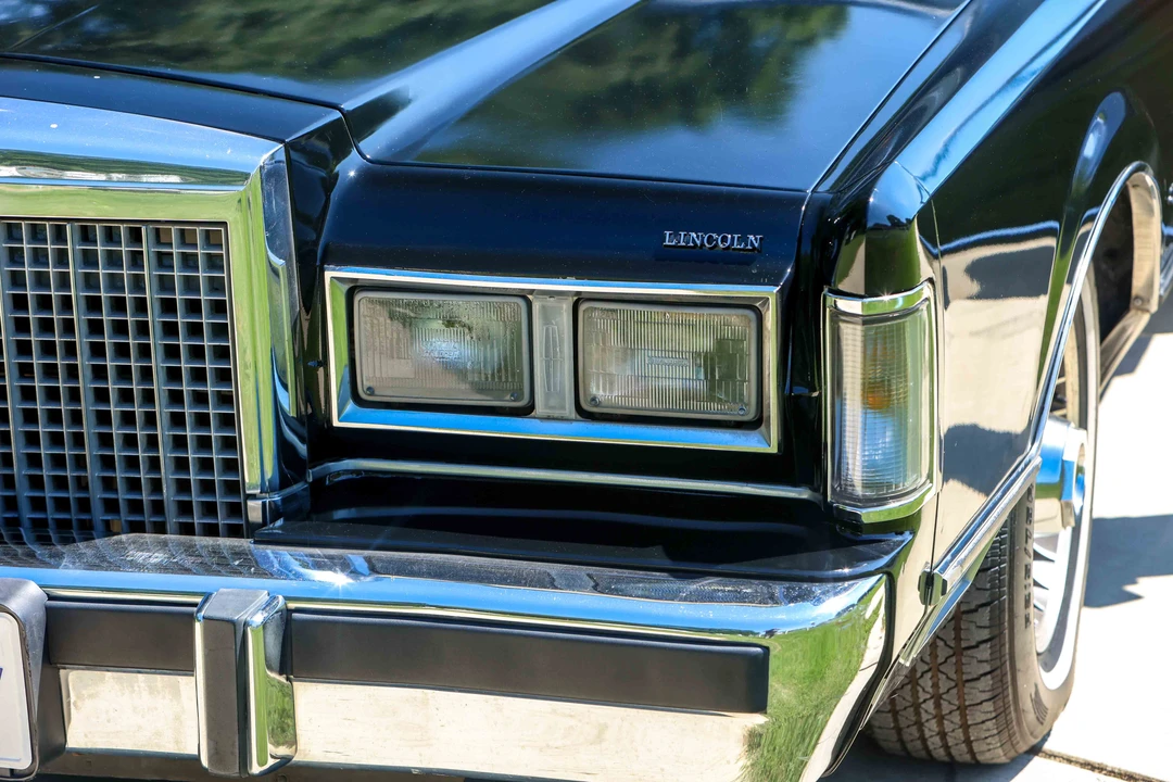 1987 Lincoln Town Car - Image 20 of 31
