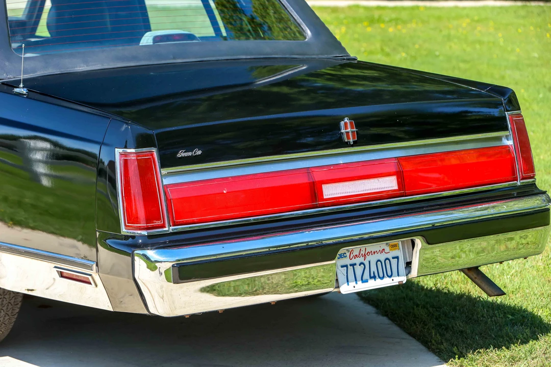 1987 Lincoln Town Car - Image 9 of 31