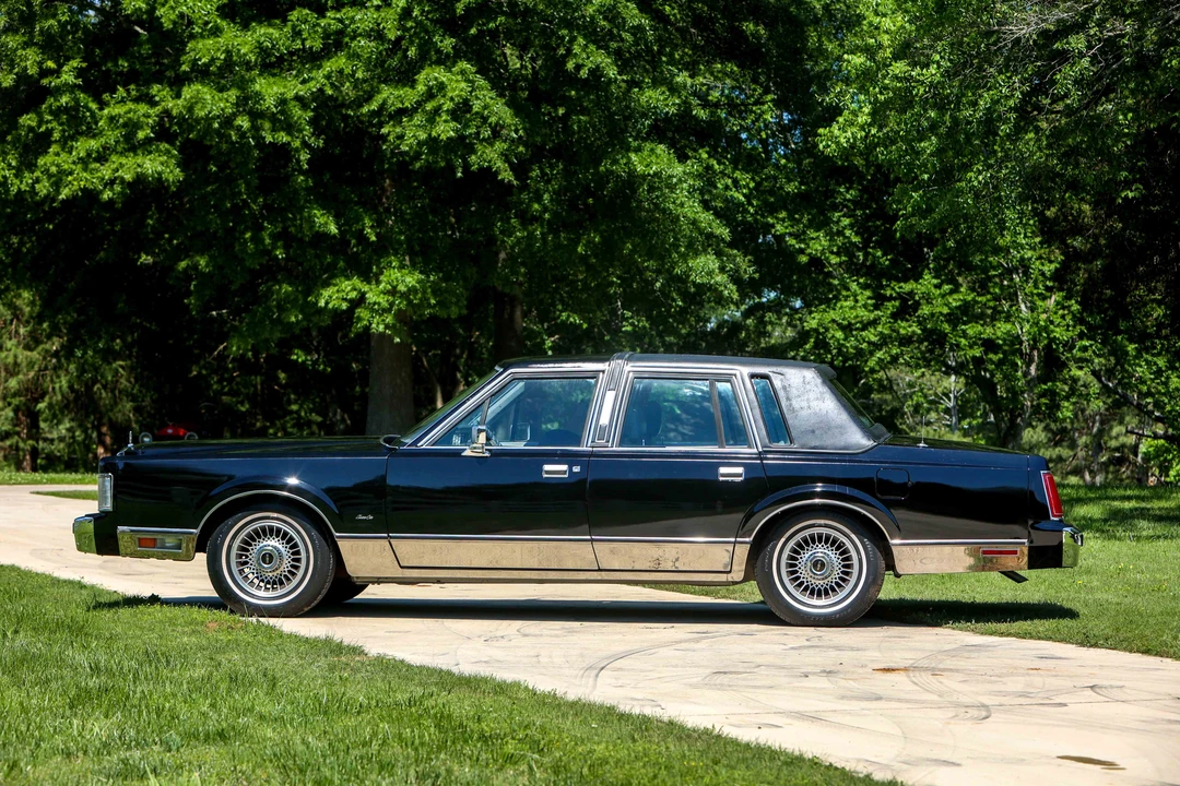 1987 Lincoln Town Car - Image 3 of 31