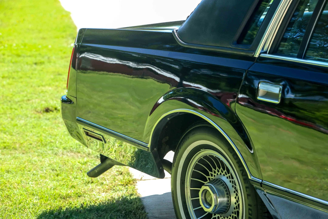 1987 Lincoln Town Car - Image 28 of 31