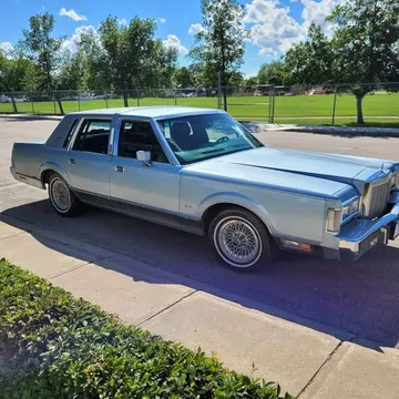 1987 Lincoln Town Car Signature