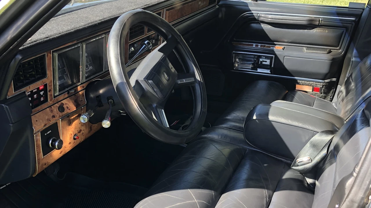 1987 Lincoln Town Car - Image 3 of 17