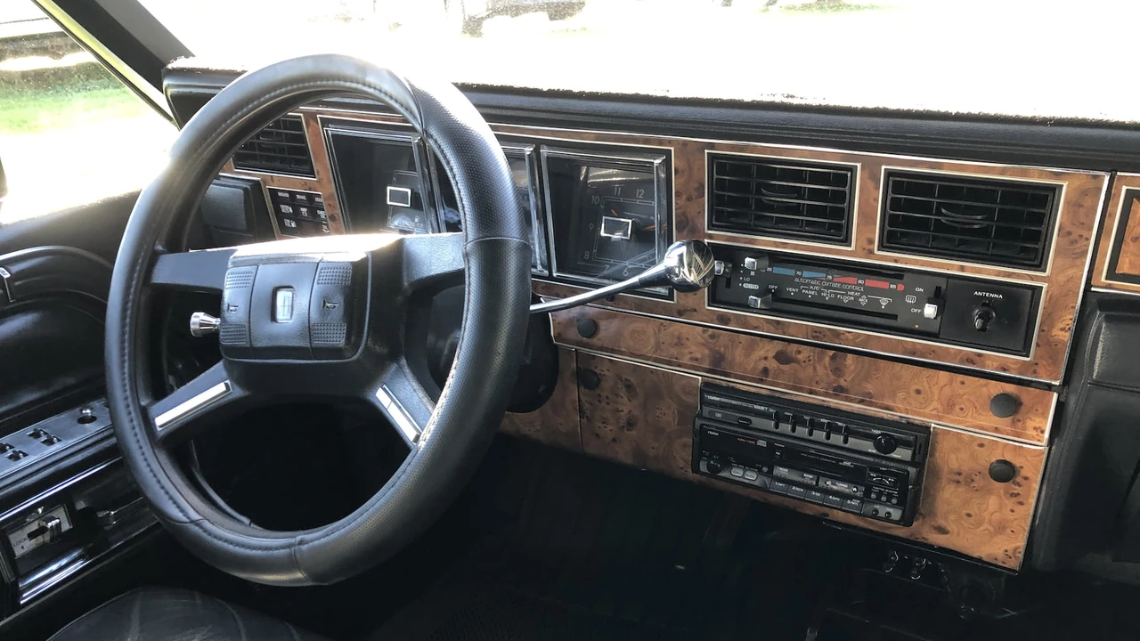 1987 Lincoln Town Car - Image 6 of 17