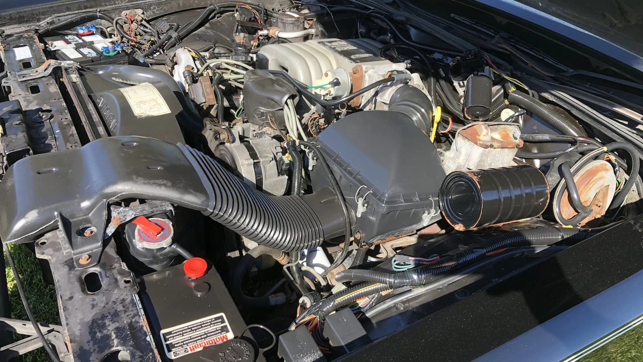1987 Lincoln Town Car - Image 9 of 17