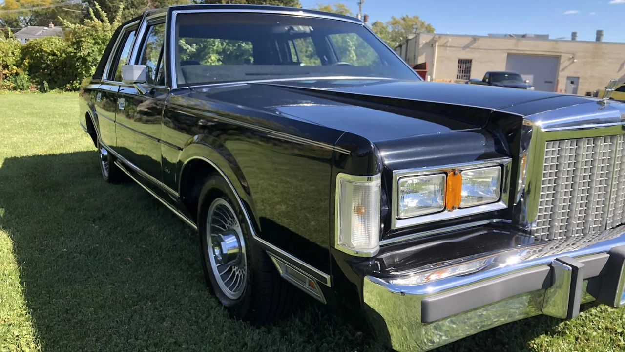 1987 Lincoln Town Car - Image 12 of 17
