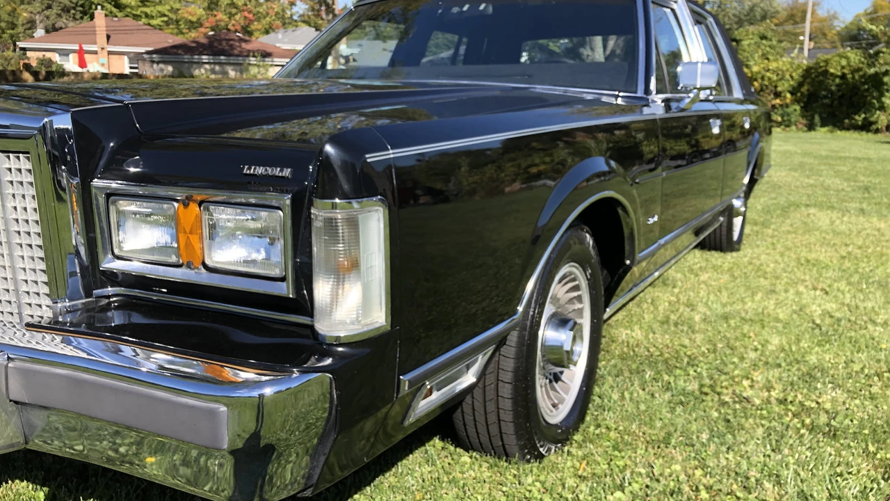 1987 Lincoln Town Car - Image 14 of 17