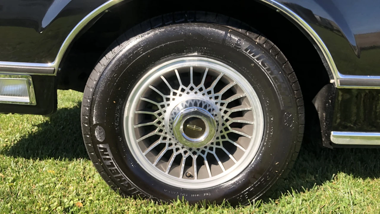 1987 Lincoln Town Car - Image 15 of 17
