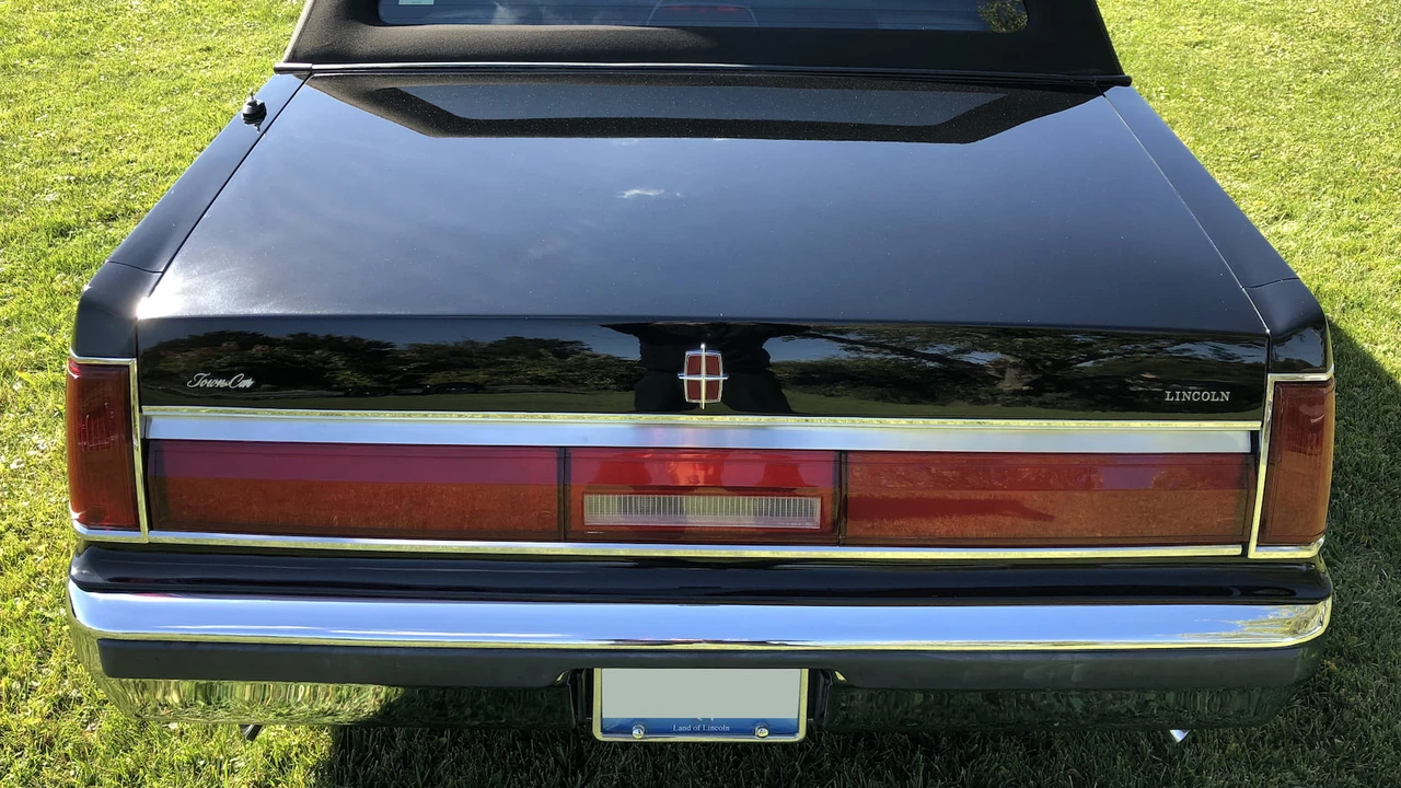 1987 Lincoln Town Car - Image 16 of 17