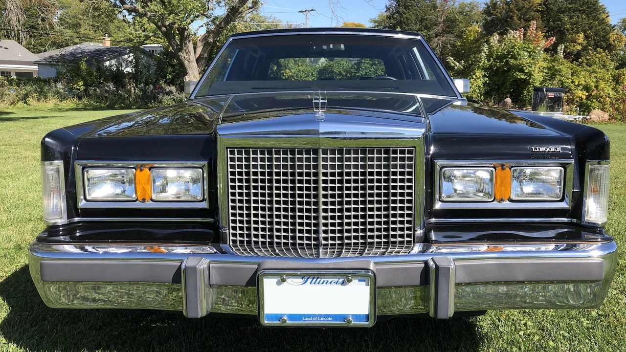 1987 Lincoln Town Car - Image 17 of 17