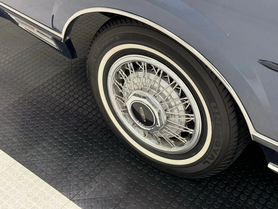 1987 Lincoln Town Car - Image 11 of 12