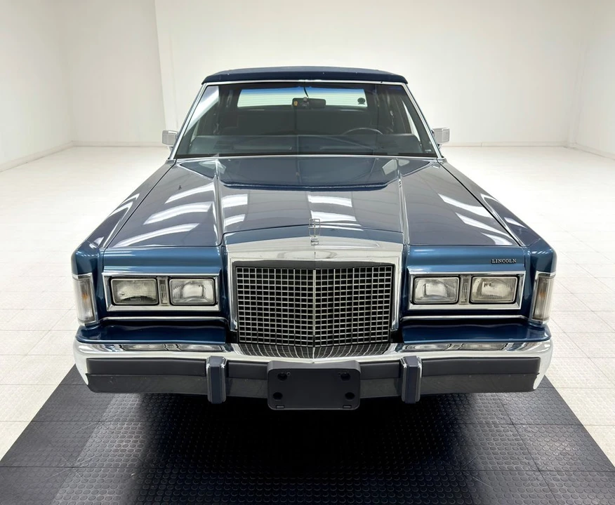 1987 Lincoln Town Car - Image 8 of 12