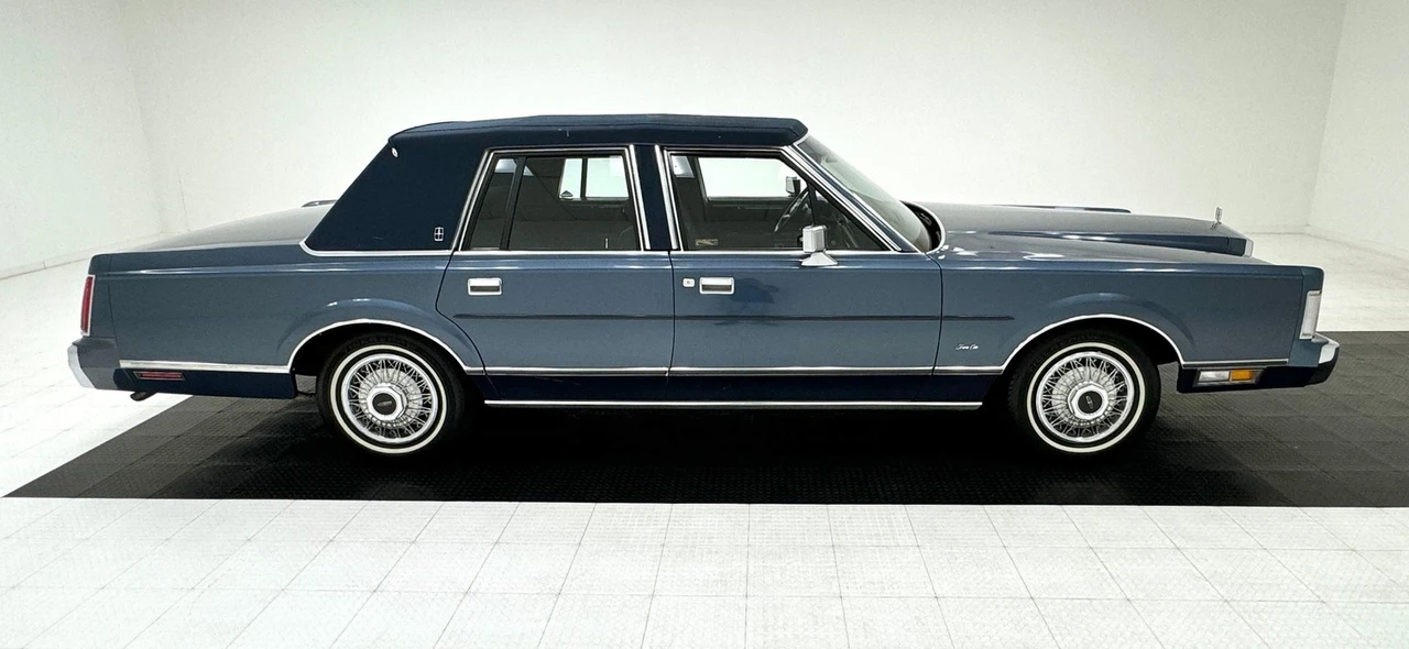 1987 Lincoln Town Car - Image 6 of 12