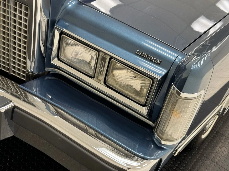 1987 Lincoln Town Car - Image 10 of 12