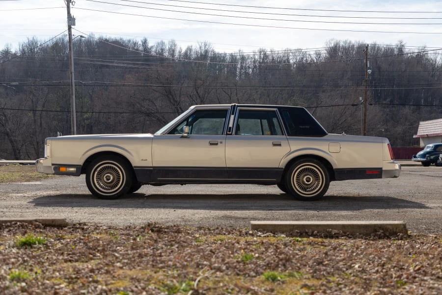 1987 Lincoln Town Car - Image 12 of 26