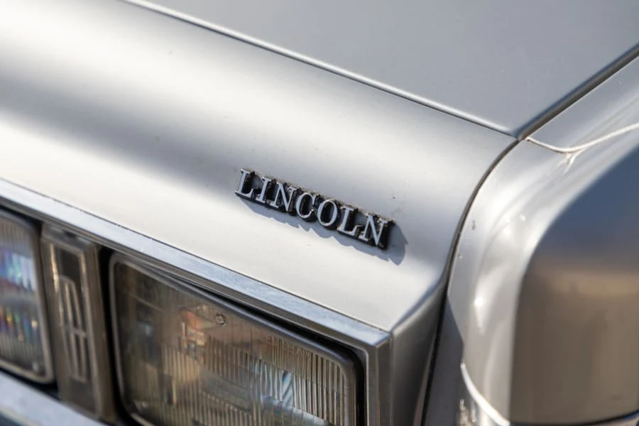 1987 Lincoln Town Car - Image 6 of 26