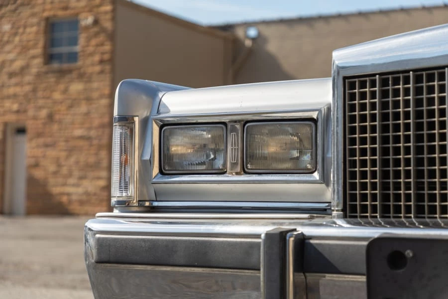 1987 Lincoln Town Car - Image 9 of 26