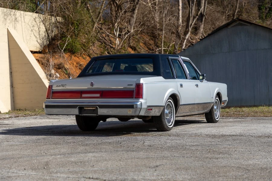 1987 Lincoln Town Car - Image 3 of 26