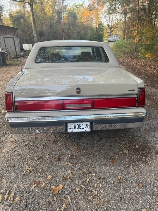 1987 Lincoln Town Car - Image 2 of 9