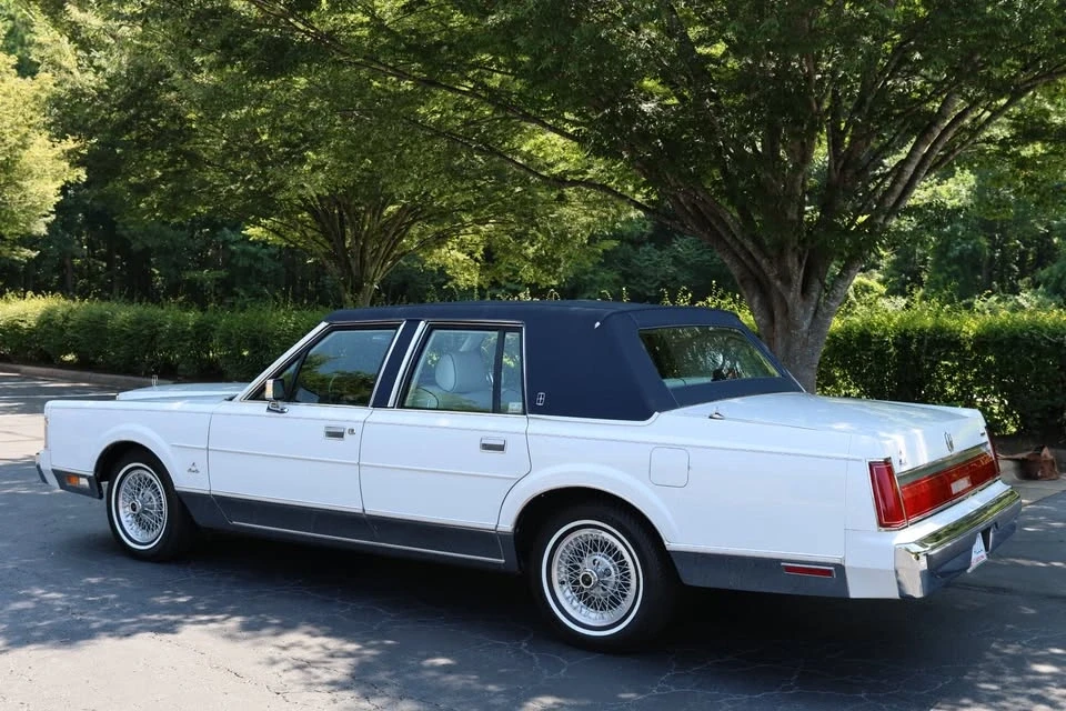1987 Lincoln Town Car - Image 2 of 11