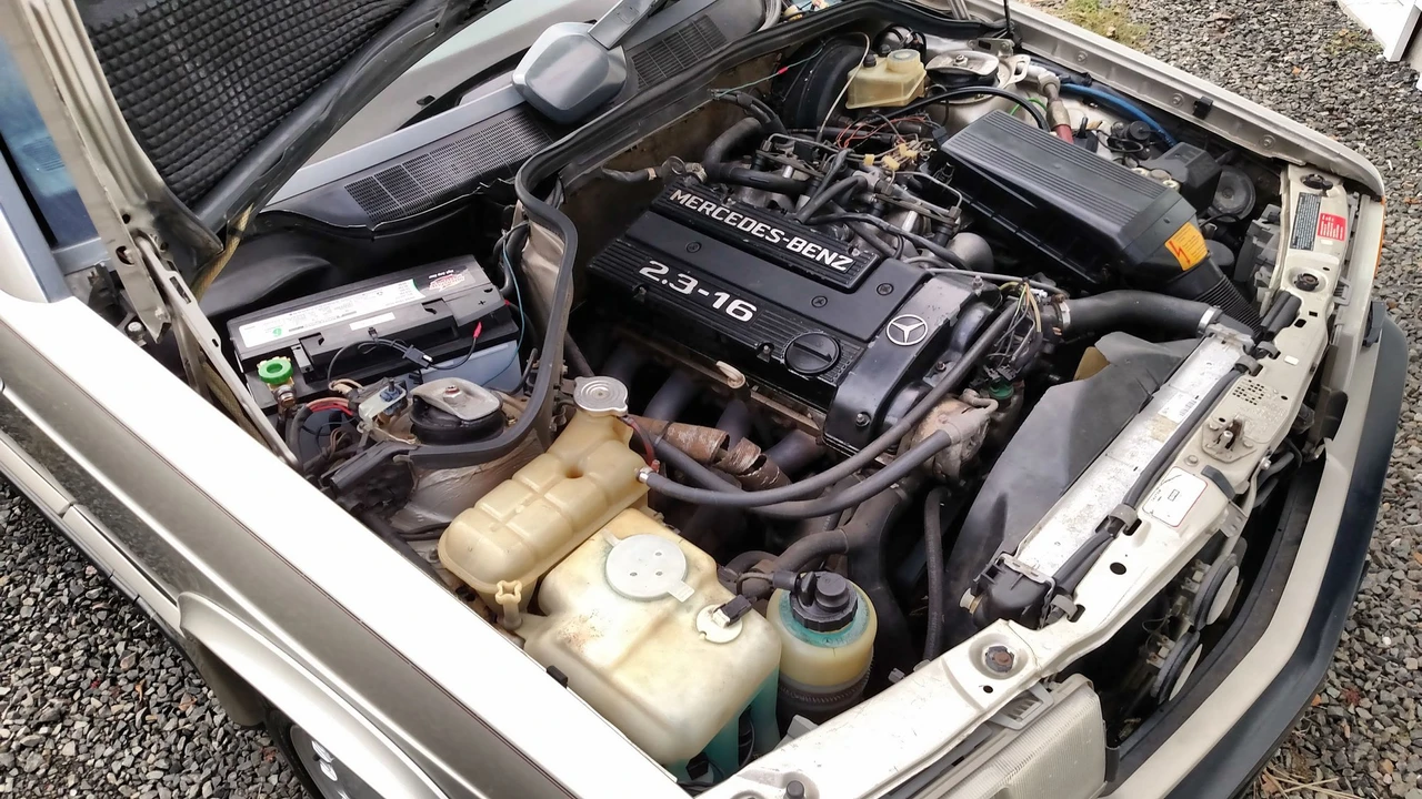 1987 Mercedes-Benz 190E 2.3-16 & 2.5-16 - Image 10 of 17