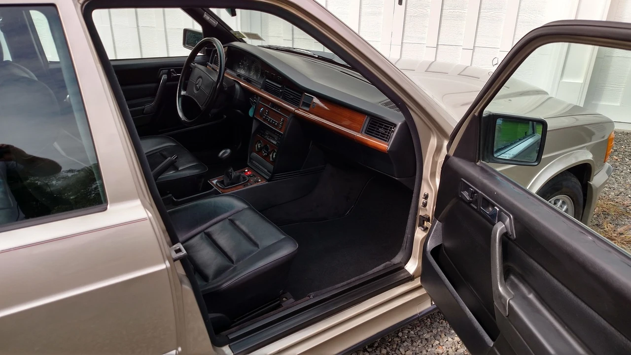 1987 Mercedes-Benz 190E 2.3-16 & 2.5-16 - Image 11 of 17