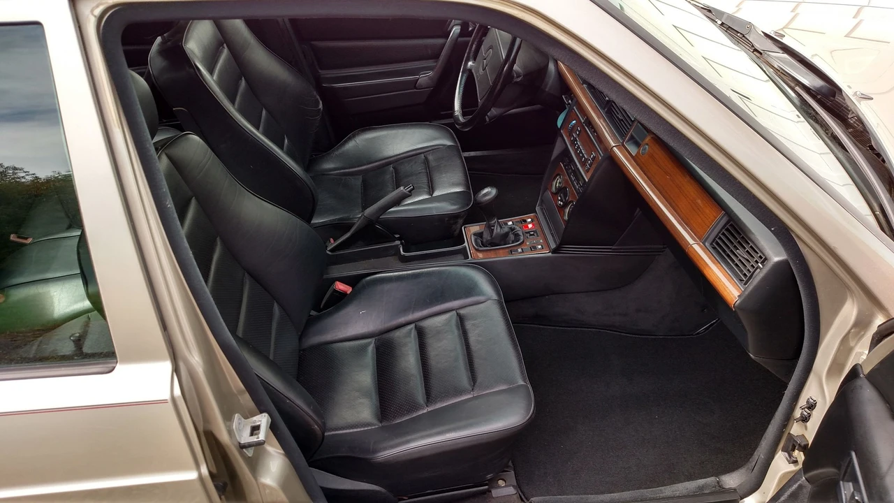 1987 Mercedes-Benz 190E 2.3-16 & 2.5-16 - Image 12 of 17