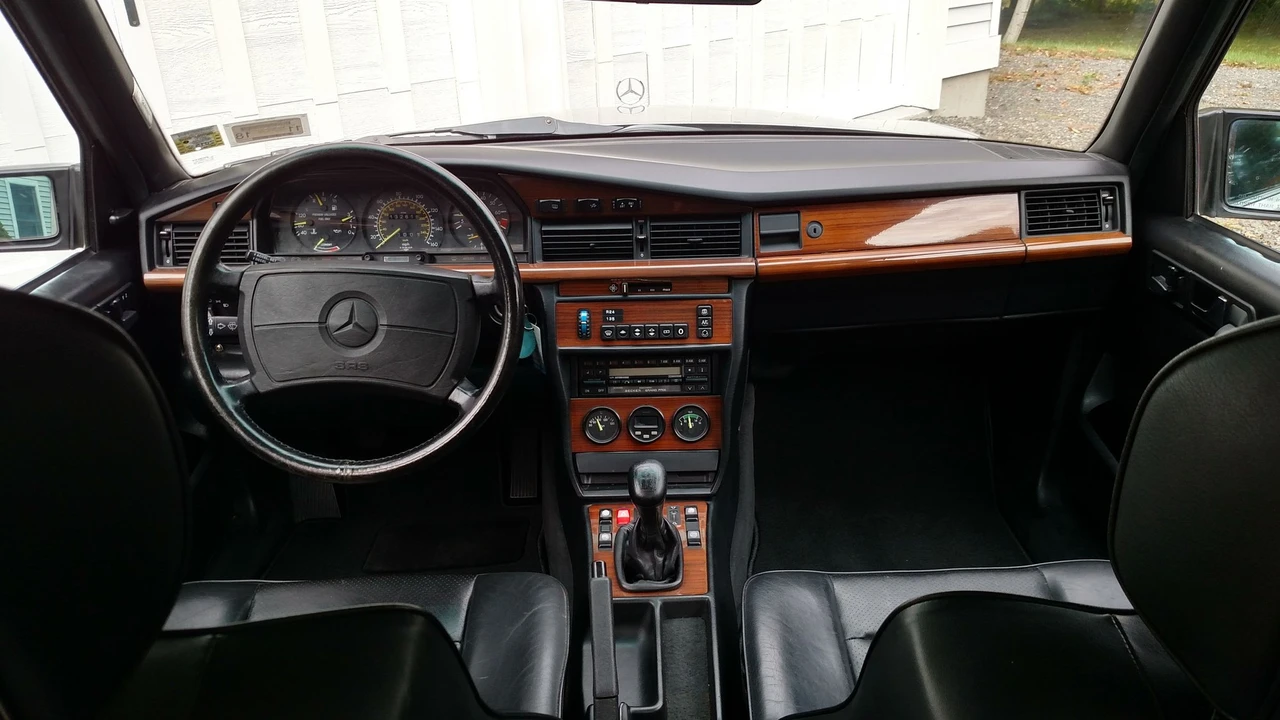 1987 Mercedes-Benz 190E 2.3-16 & 2.5-16 - Image 13 of 17