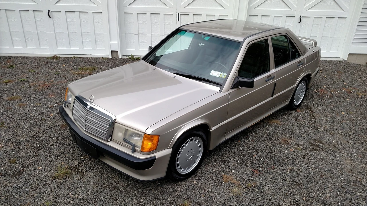 1987 Mercedes-Benz 190E 2.3-16 & 2.5-16 - Image 2 of 17