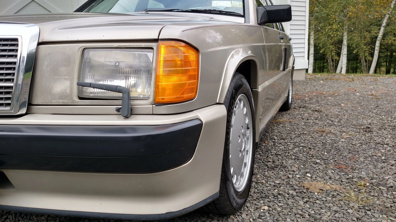 1987 Mercedes-Benz 190E 2.3-16 & 2.5-16 - Image 4 of 17