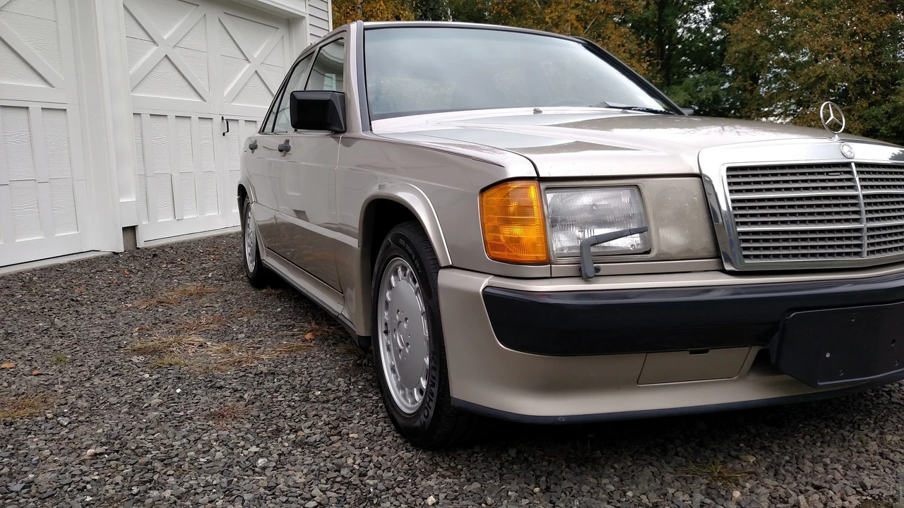 1987 Mercedes-Benz 190E 2.3-16 & 2.5-16 - Image 5 of 17