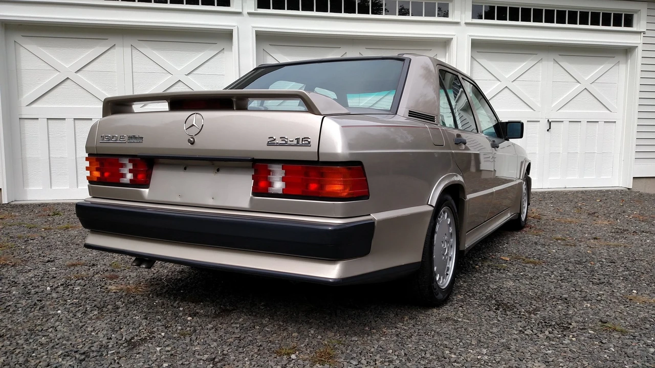 1987 Mercedes-Benz 190E 2.3-16 & 2.5-16 - Image 6 of 17