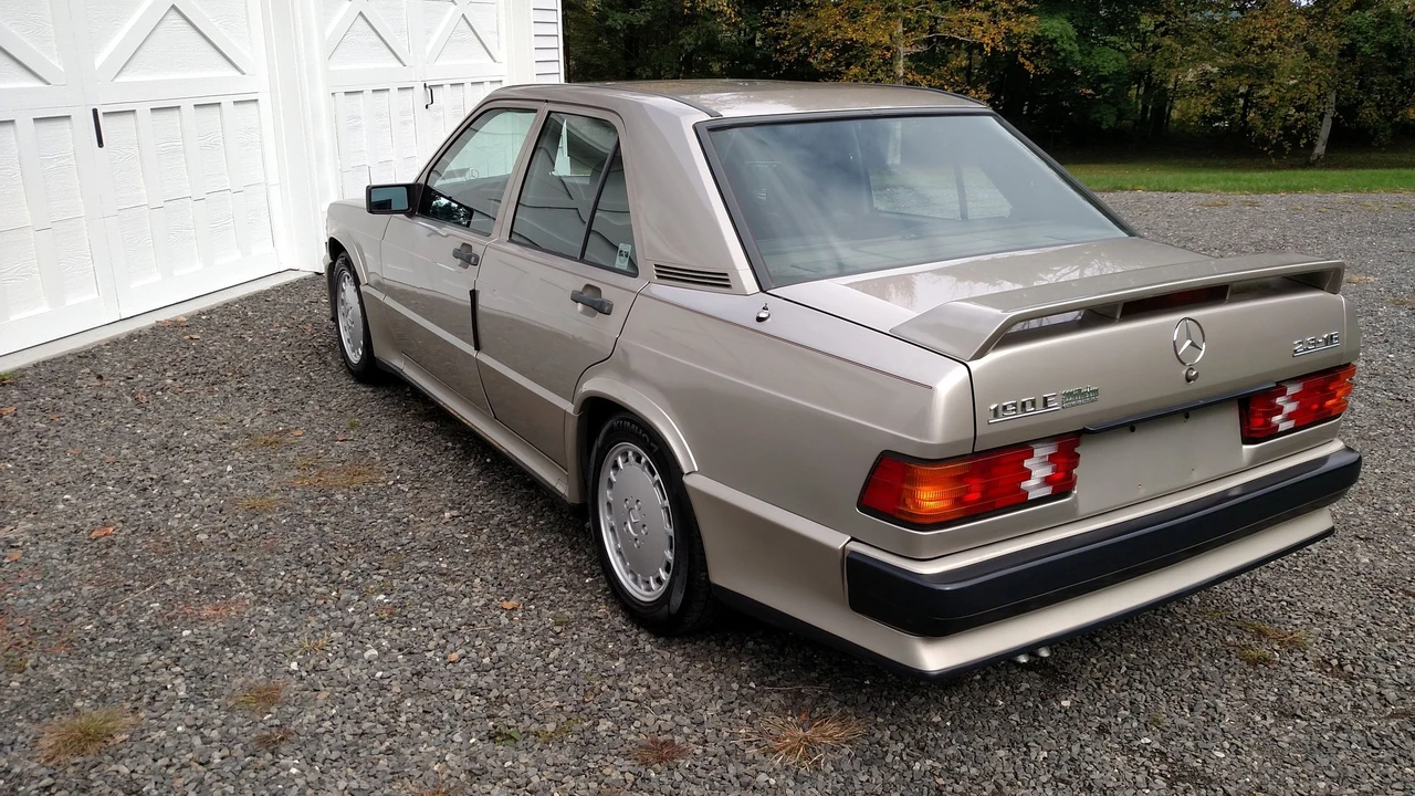 1987 Mercedes-Benz 190E 2.3-16 & 2.5-16 - Image 7 of 17