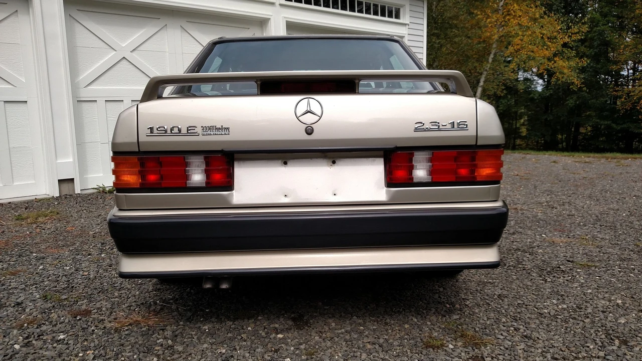 1987 Mercedes-Benz 190E 2.3-16 & 2.5-16 - Image 8 of 17