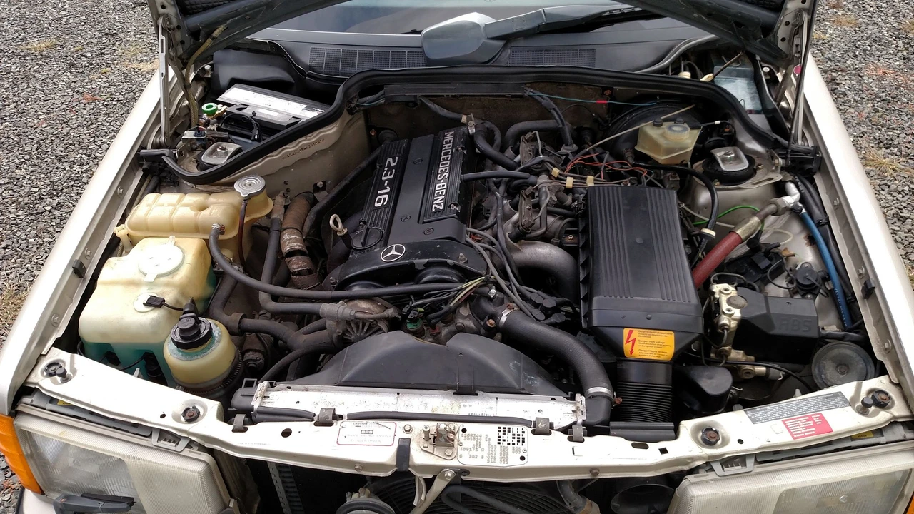 1987 Mercedes-Benz 190E 2.3-16 & 2.5-16 - Image 9 of 17