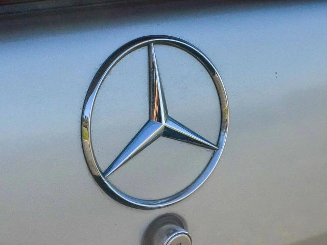 1987 Mercedes-Benz 190E - Image 9 of 21