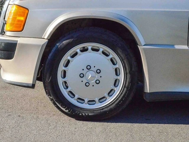 1987 Mercedes-Benz 190E - Image 12 of 21