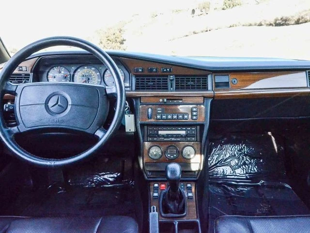 1987 Mercedes-Benz 190E - Image 18 of 21