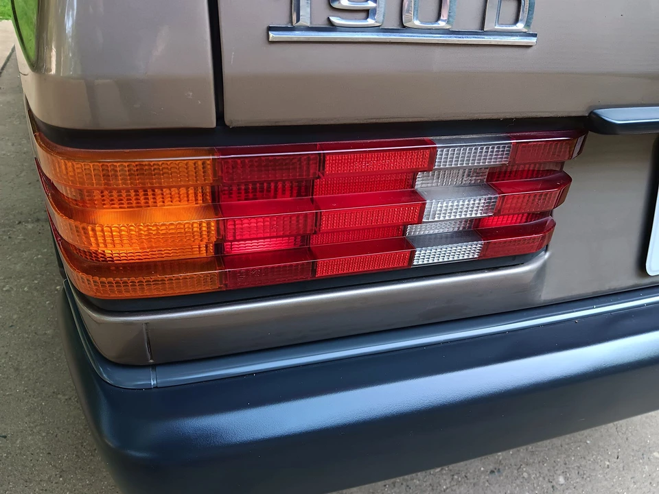 1987 Mercedes-Benz 190E - Image 14 of 31