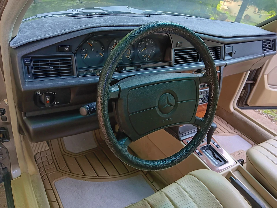 1987 Mercedes-Benz 190E - Image 25 of 31
