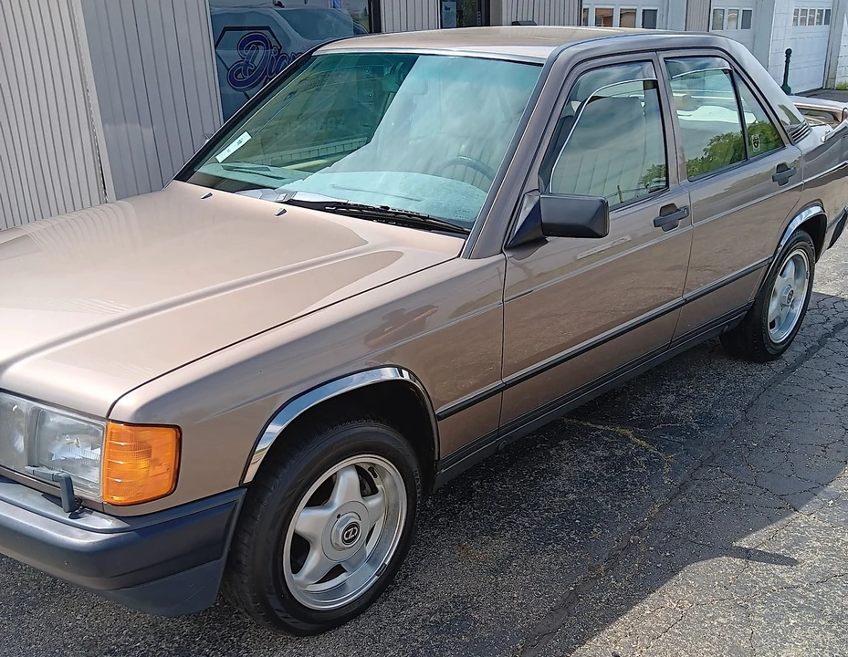 1987 Mercedes-Benz 190E - Image 9 of 31