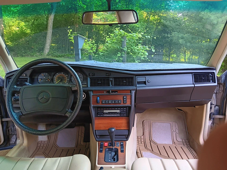1987 Mercedes-Benz 190E - Image 27 of 31