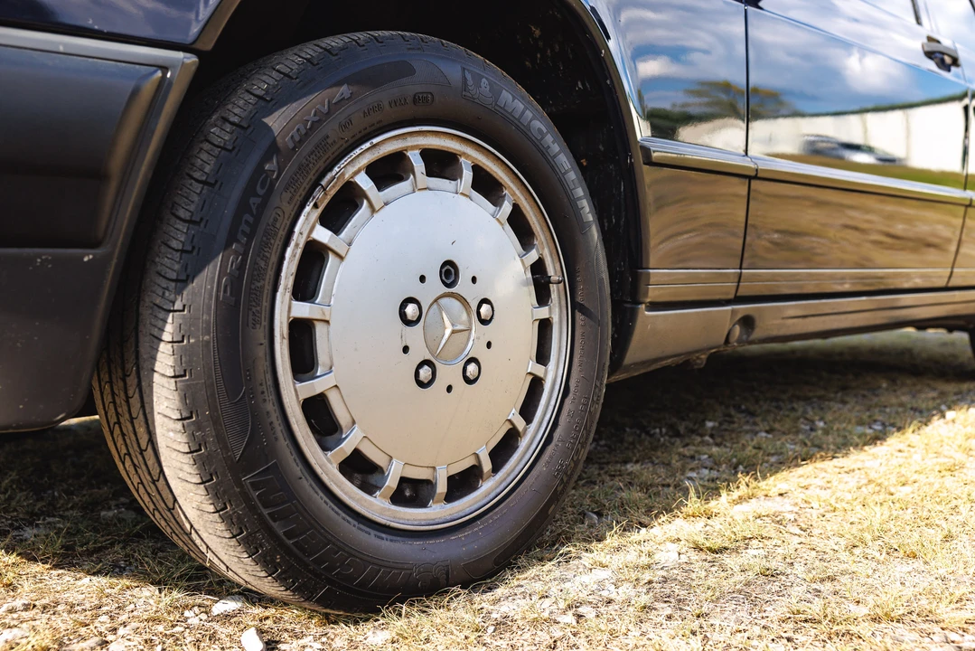 1987 Mercedes-Benz 190E - Image 27 of 31