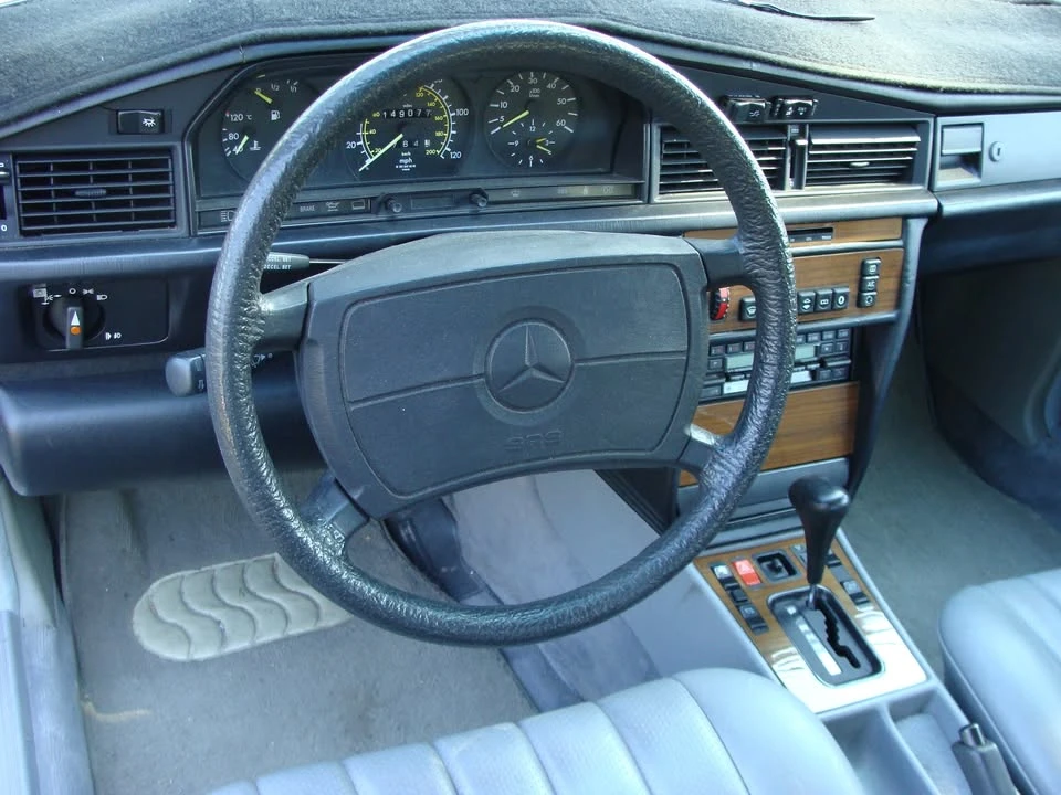 1987 Mercedes-Benz 190E - Image 9 of 20