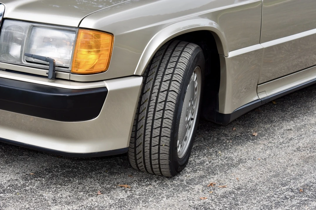 1987 Mercedes-Benz 190E 2.3-16 & 2.5-16 - Image 27 of 31
