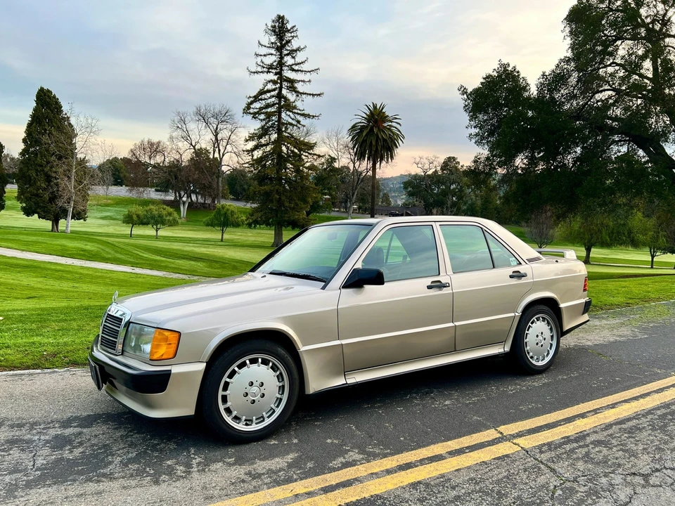 1987 Mercedes-Benz 190E 2.3-16 & 2.5-16 - Image 2 of 31