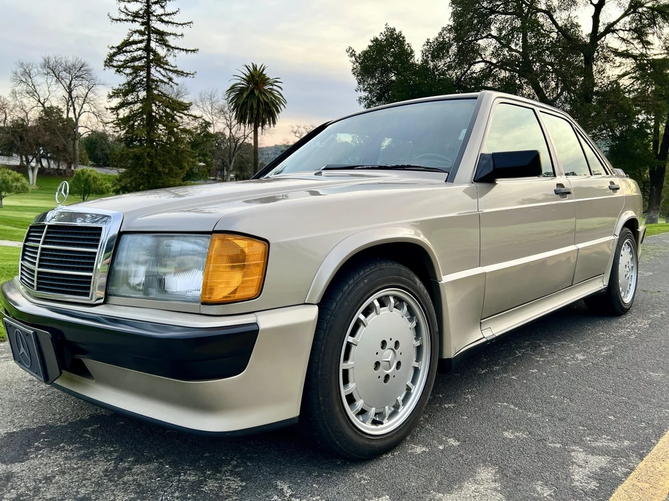 1987 Mercedes-Benz 190E 2.3-16 & 2.5-16 - Image 4 of 31